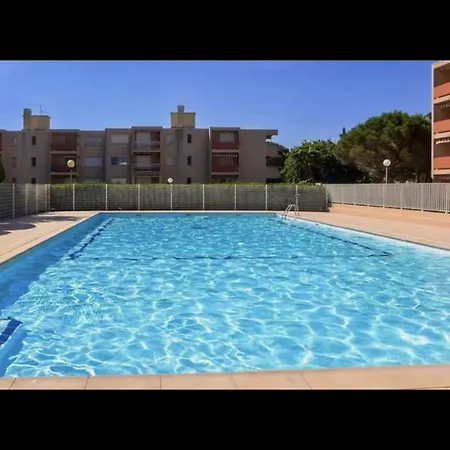 Faviere-plage, Piscine-terrain De Tennis-foot